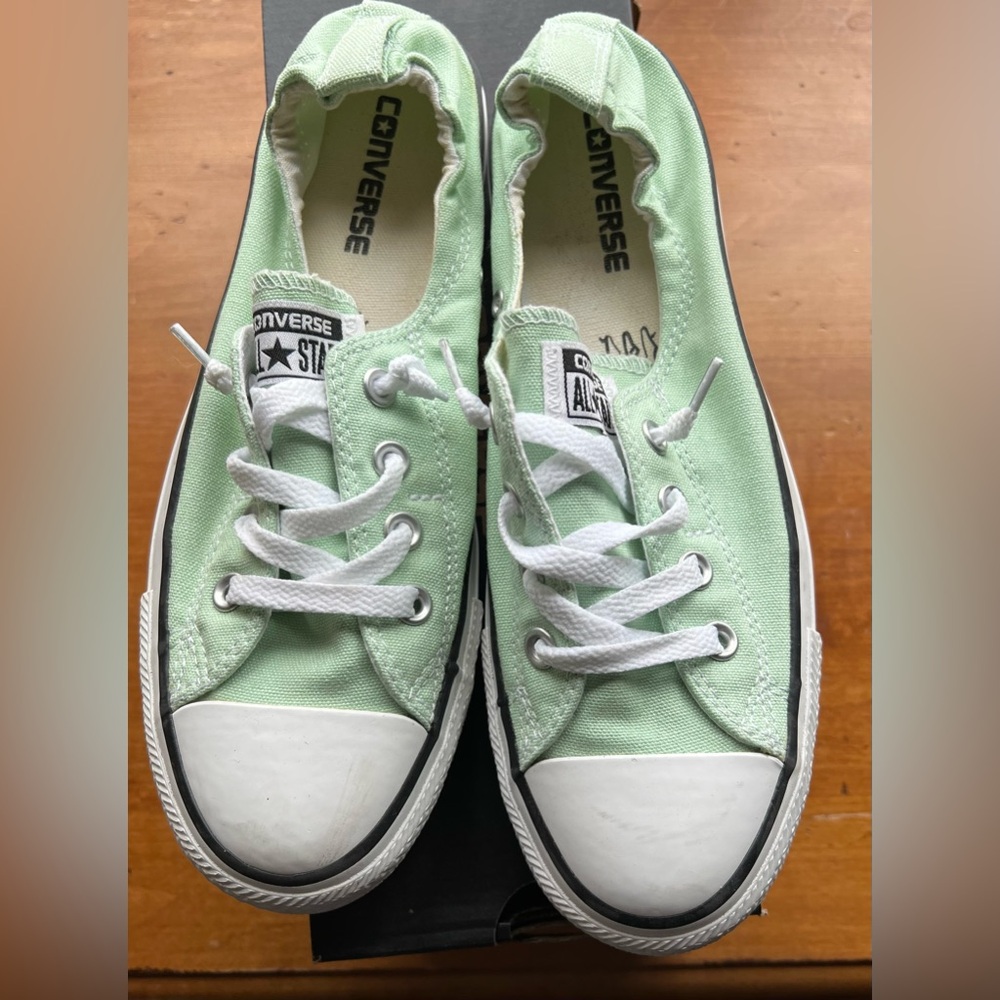 Converse women’s 9.5 Light green